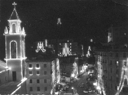 Largo A. Merlo illuminata negli anni '60